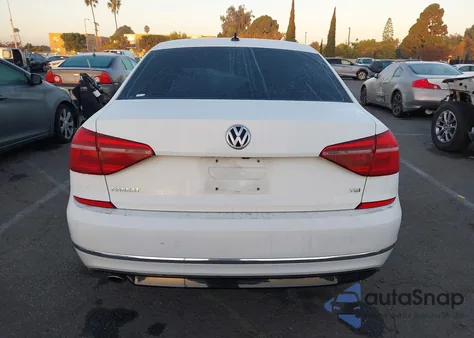 2018 Volkswagen Passat 2.0T R-Line/2.0T S z USA, uszkodzony, nr VIN 1VWAA7A35JC022477